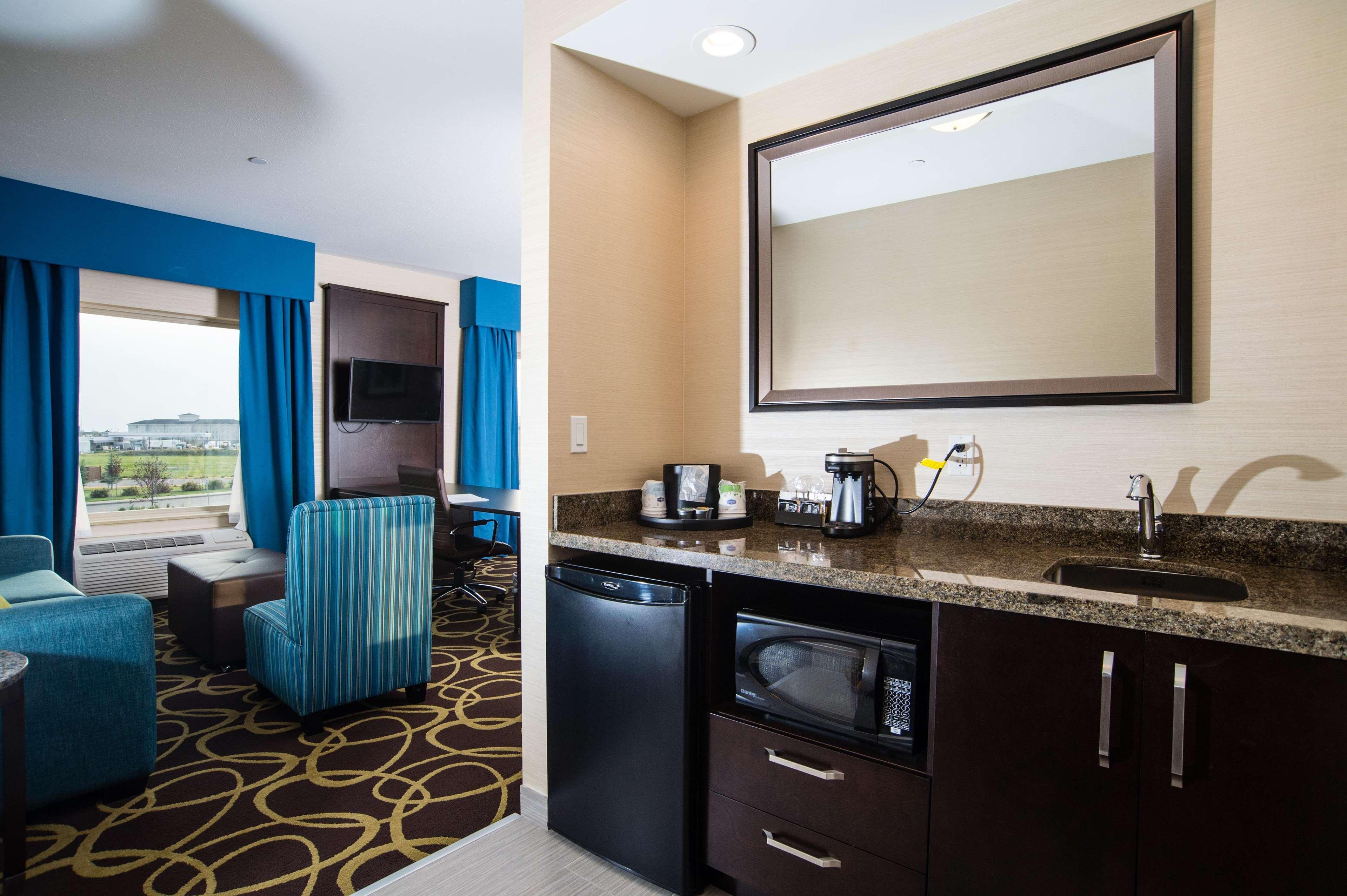 Hampton Inn & Suites East Gate Риджайна Экстерьер фото
