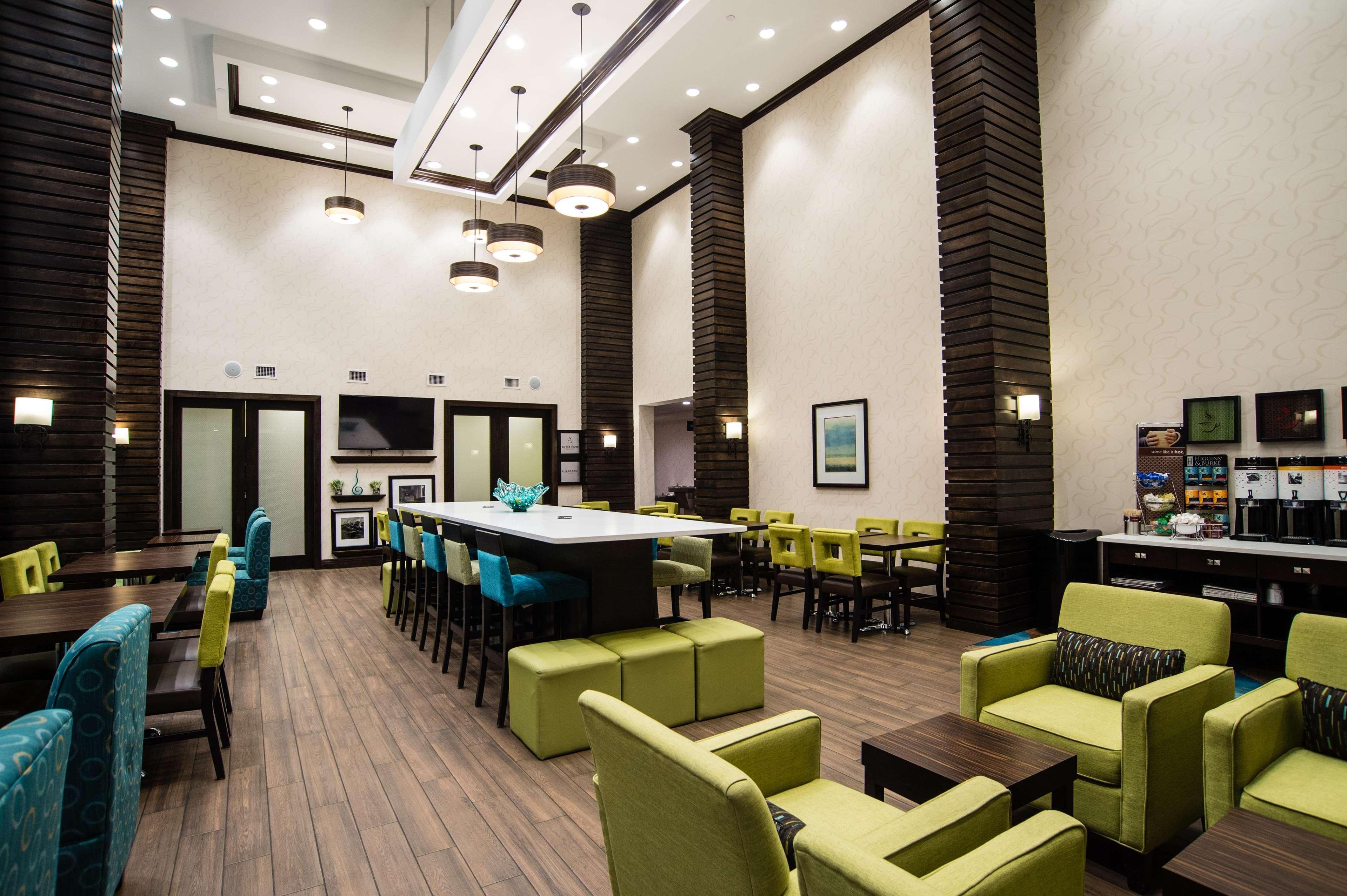 Hampton Inn & Suites East Gate Риджайна Экстерьер фото