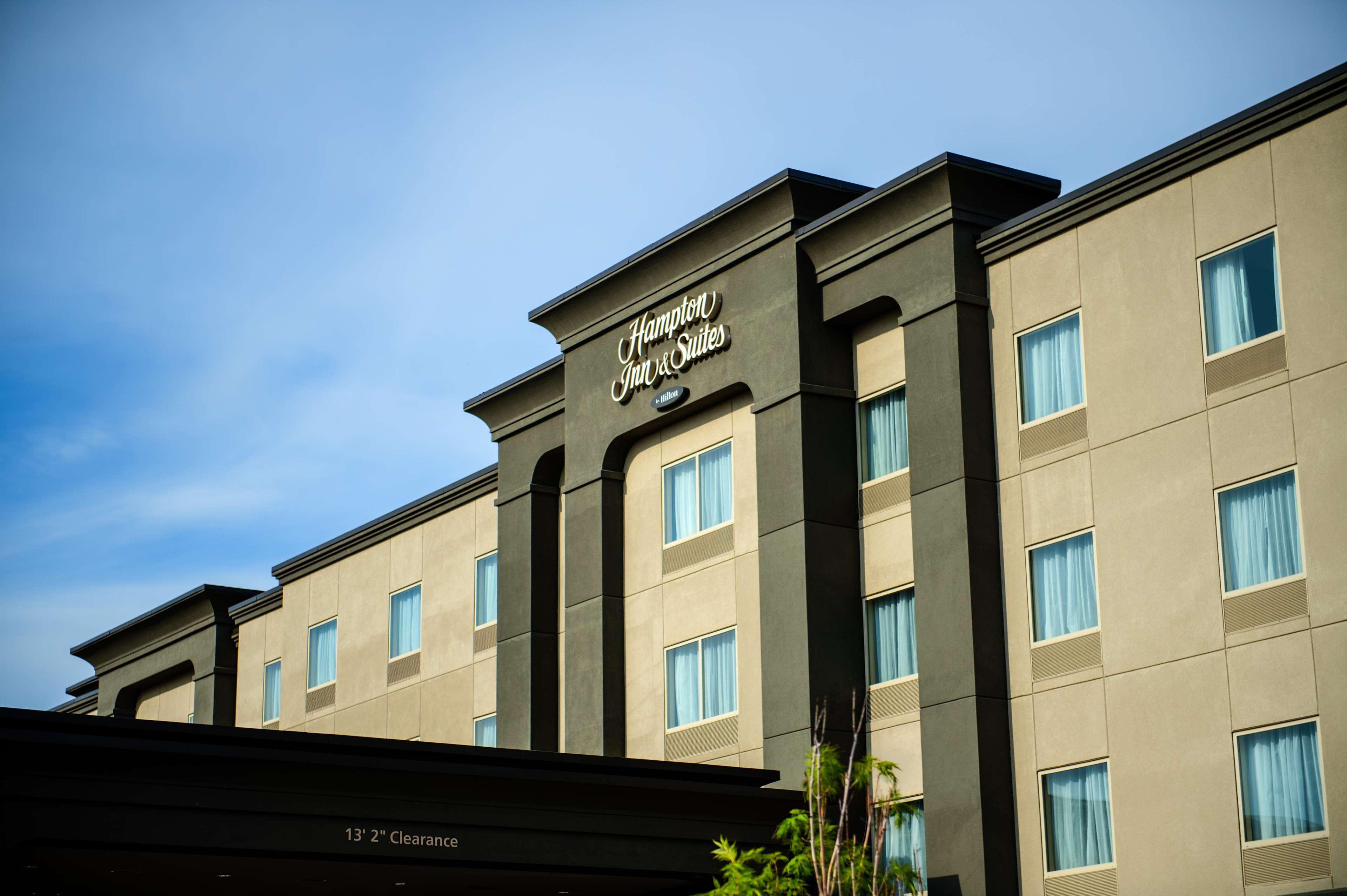 Hampton Inn & Suites East Gate Риджайна Экстерьер фото